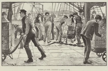 Dockers au travail, déchargeant une cargaison de thé